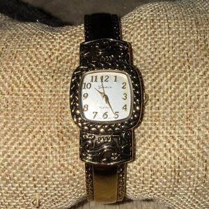 🌹𝐕𝐓𝐆: 𝐆𝐄𝐍𝐄𝐕𝐀 𝐏𝐋𝐀𝐓𝐈𝐍𝐔𝐌 𝐆𝐎𝐋𝐃 𝐓𝐎𝐍𝐄 𝐁𝐀𝐍𝐆𝐋𝐄 𝐂𝐔𝐅𝐅 BANGLE 𝐖𝐀𝐓𝐂𝐇